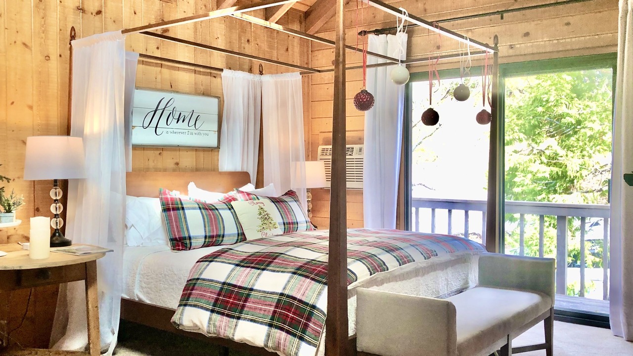 Photo of Bedroom in Lake Arrowhead