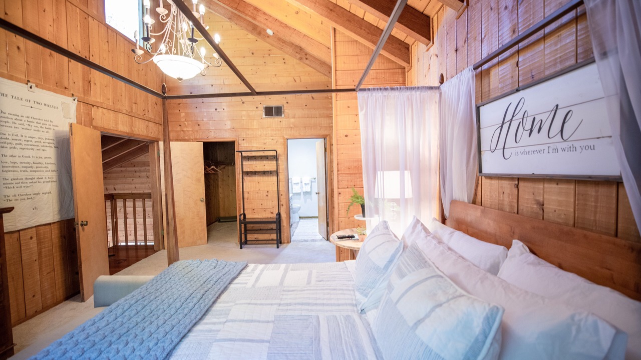 Photo of Bedroom in Lake Arrowhead