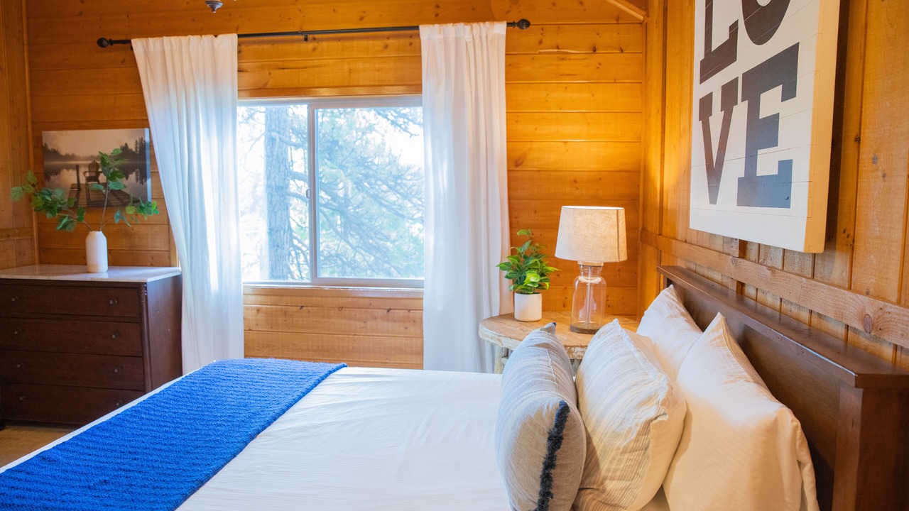 Photo of Bedroom in Lake Arrowhead