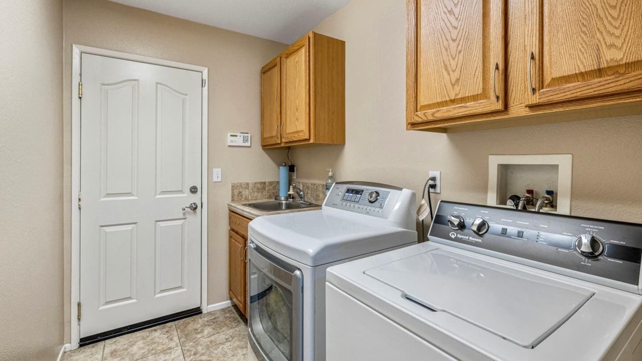Photo of Bedroom in Shadow Hills