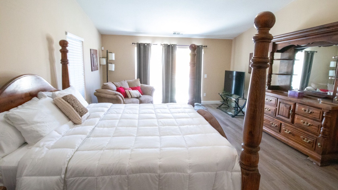 Photo of Bedroom in Shadow Hills