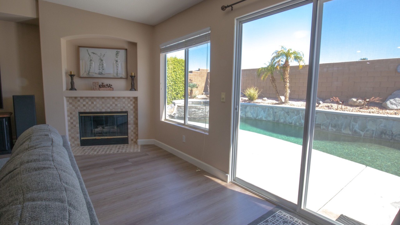 Photo of Livingroom in Shadow Hills