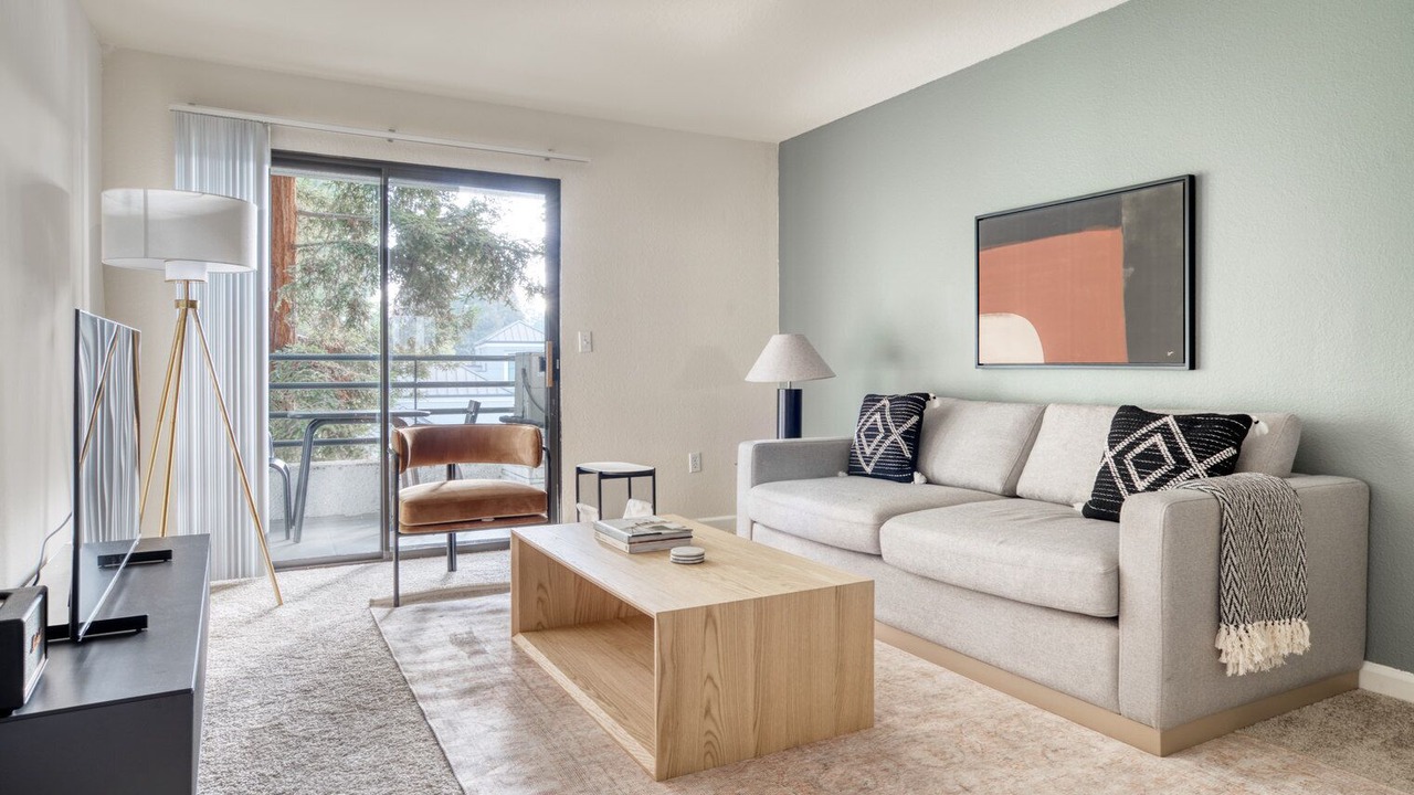Photo of Livingroom in River Oaks