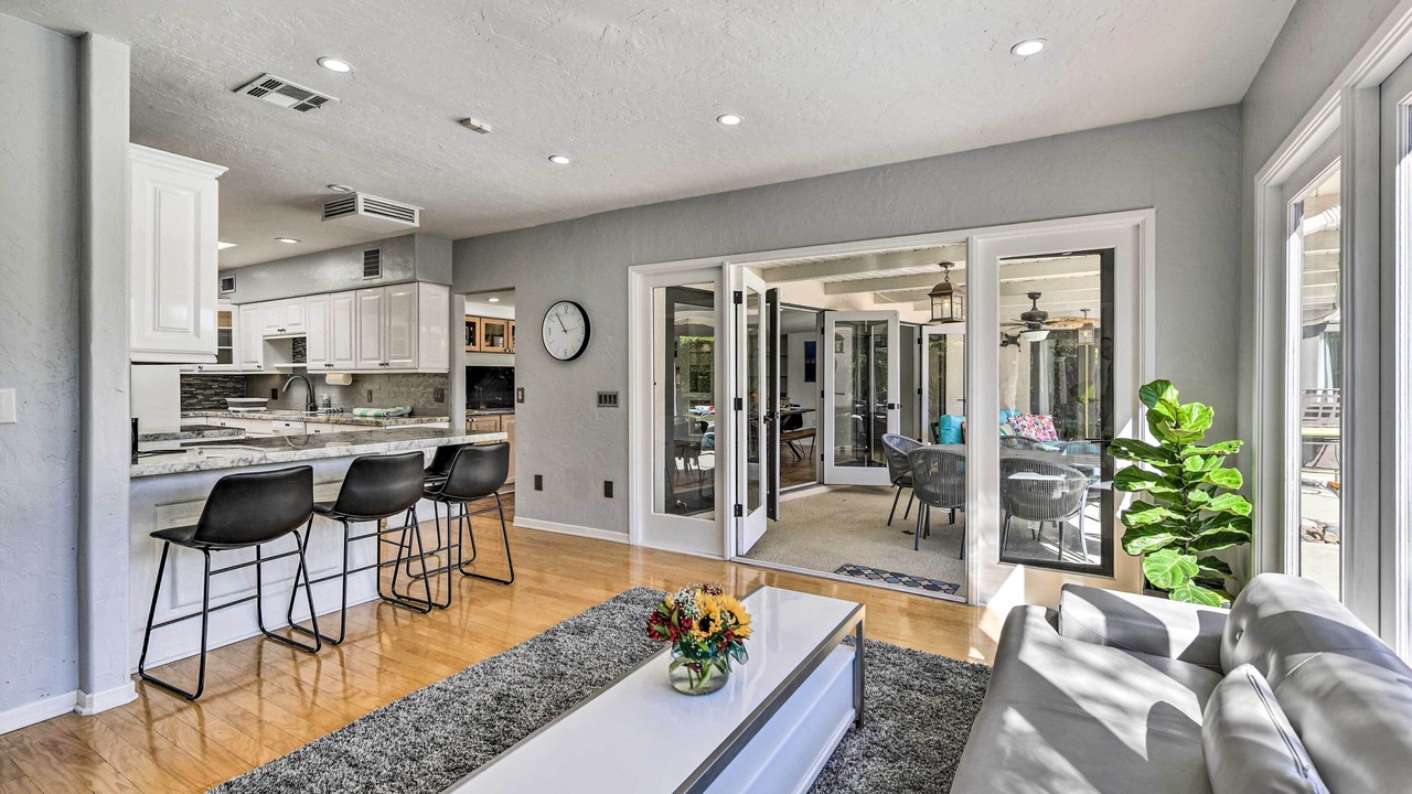 Photo of Livingroom in Deep Well Ranch