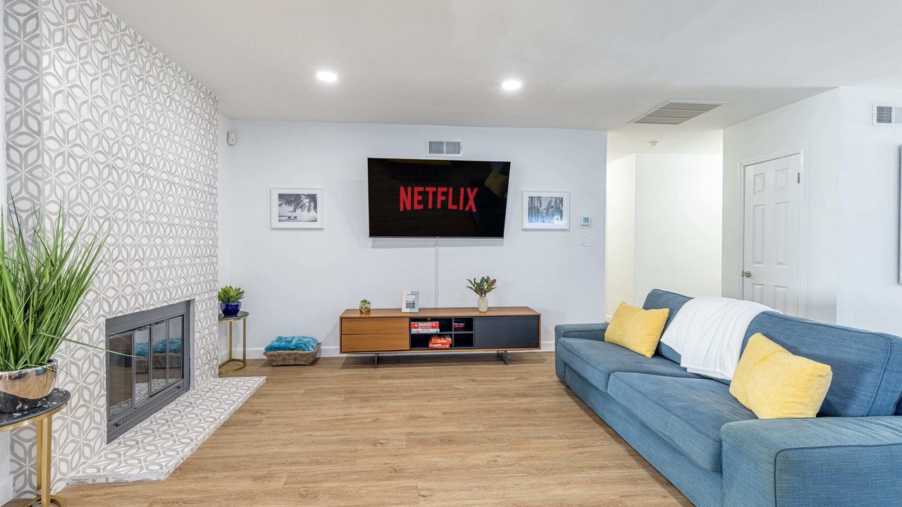 Photo of Livingroom in North Hills West