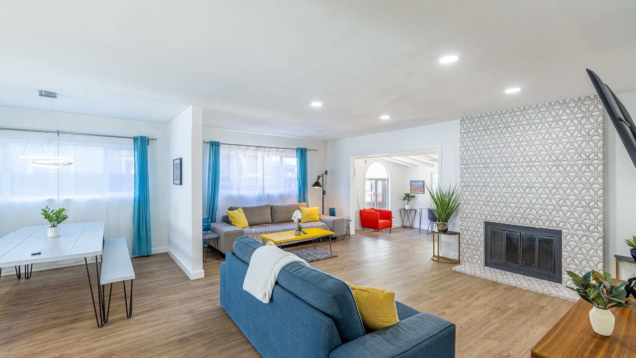 Photo of Livingroom in North Hills West