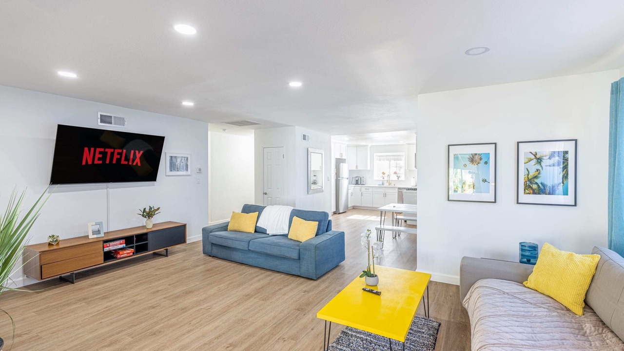 Photo of Livingroom in North Hills West