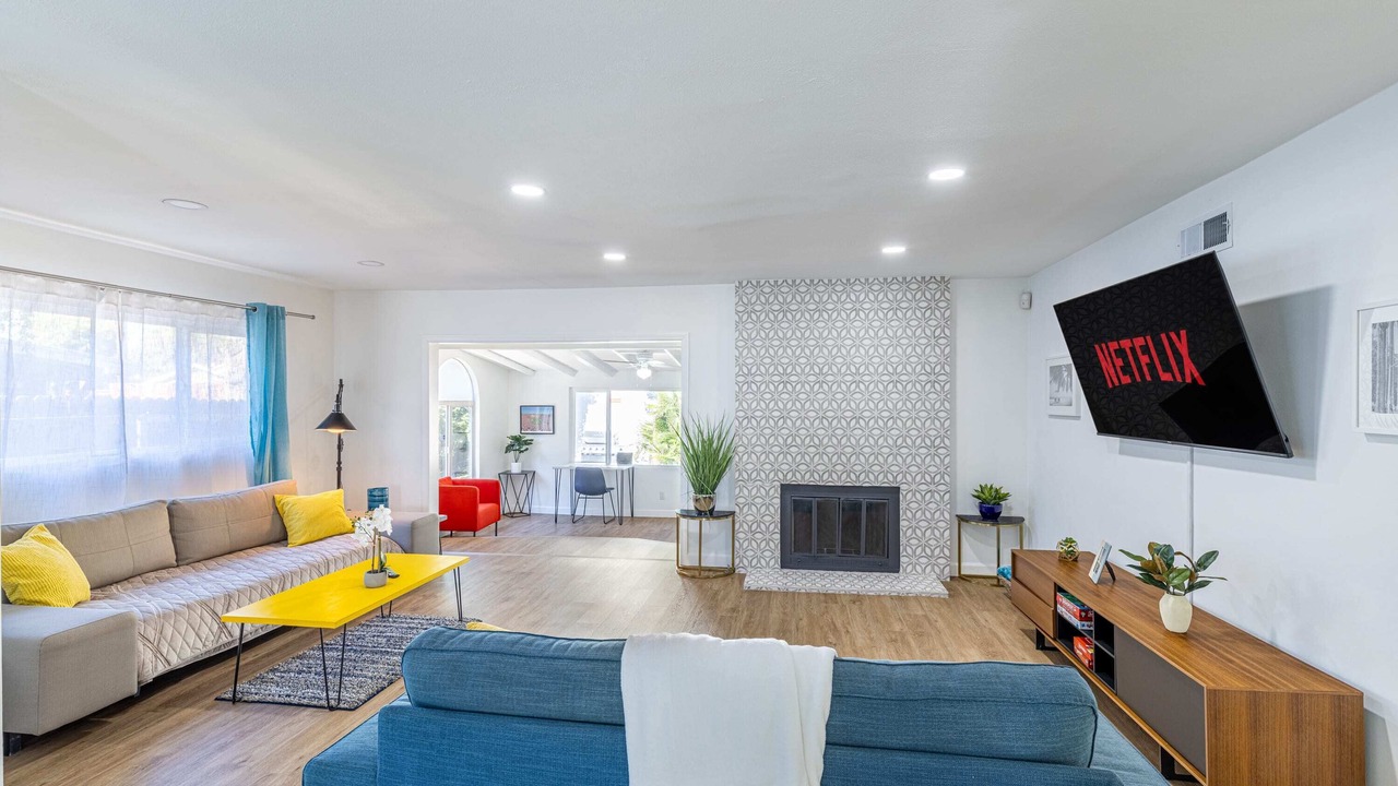 Photo of Livingroom in North Hills West