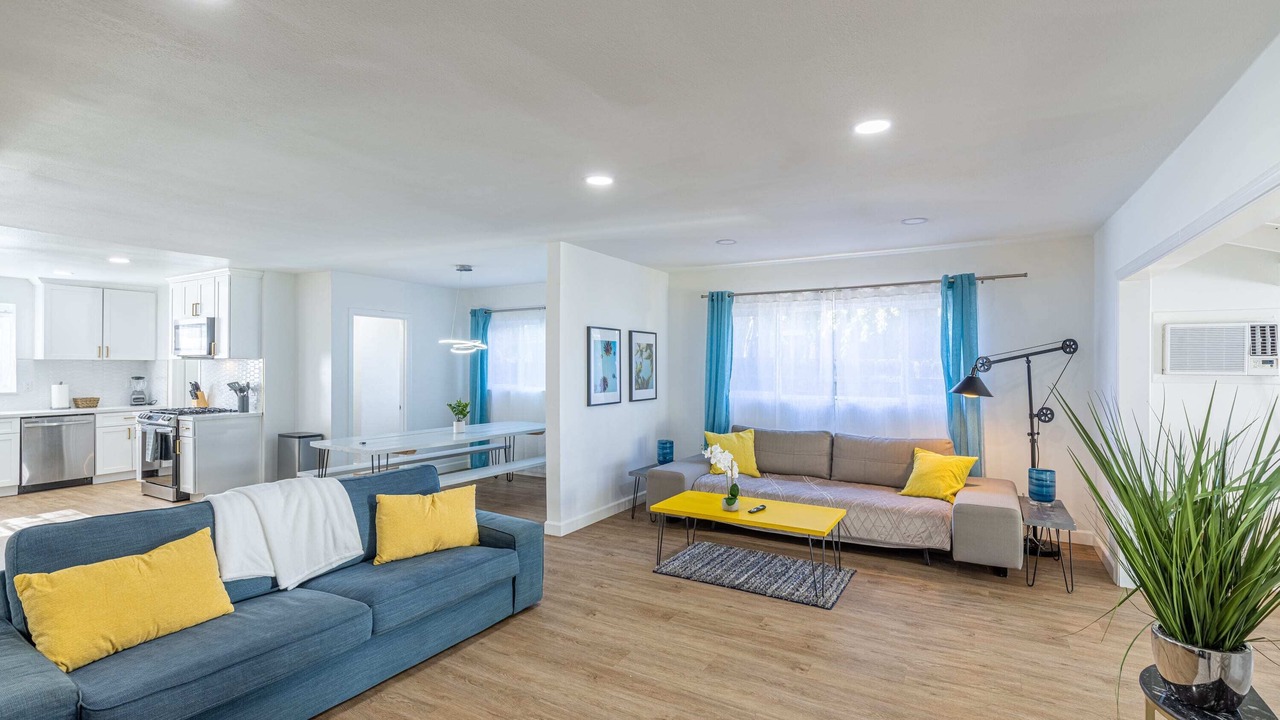 Photo of Livingroom in North Hills West