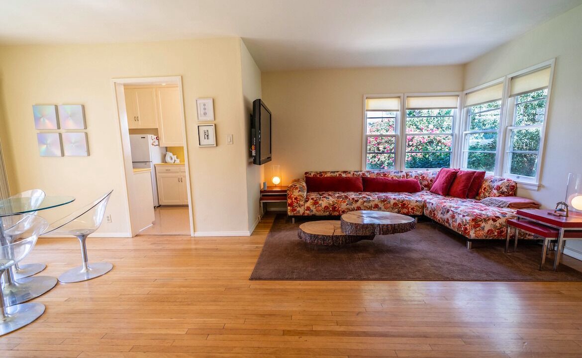 Photo of Livingroom in Valley Glen