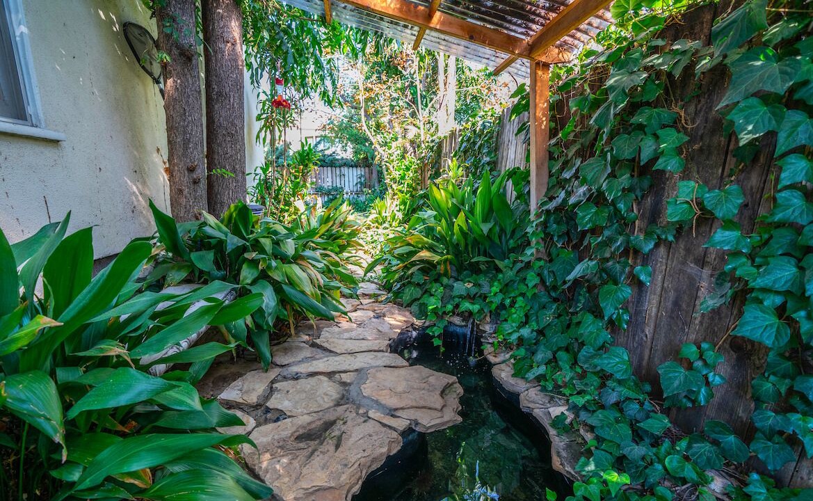 Photo of Outdoor in Valley Glen