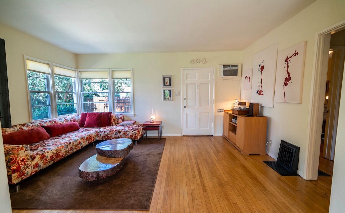 Photo of Livingroom in Valley Glen
