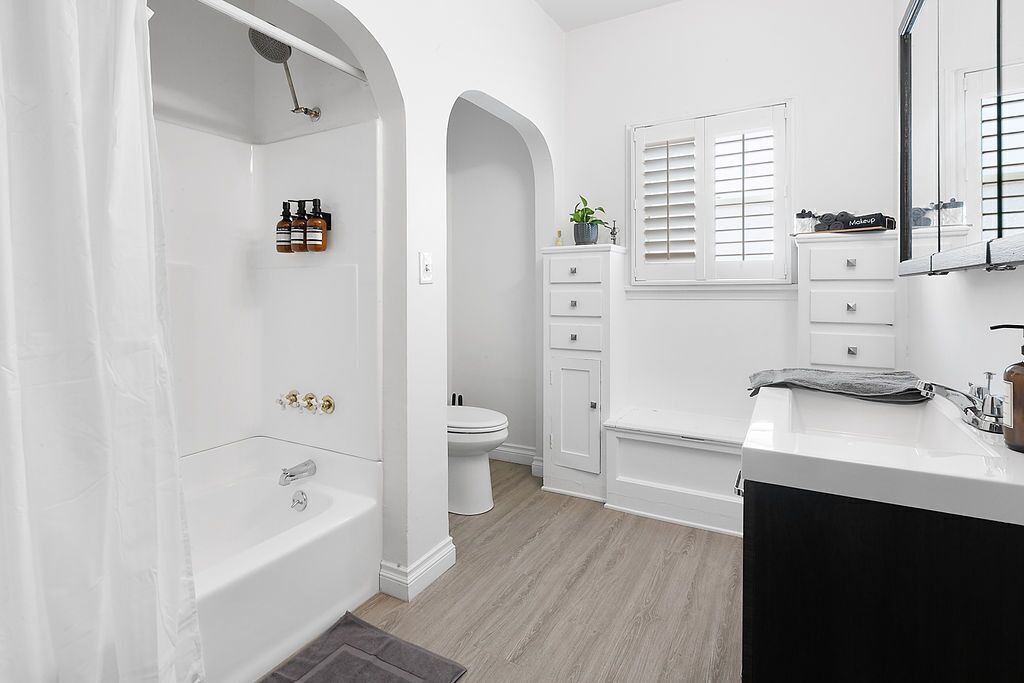 Photo of Bathroom in East Los Angeles