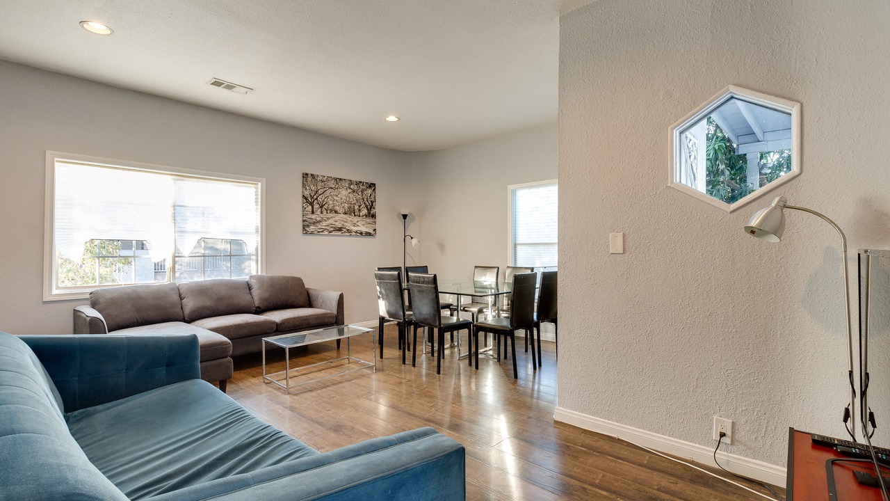 Photo of Livingroom in San Fernando