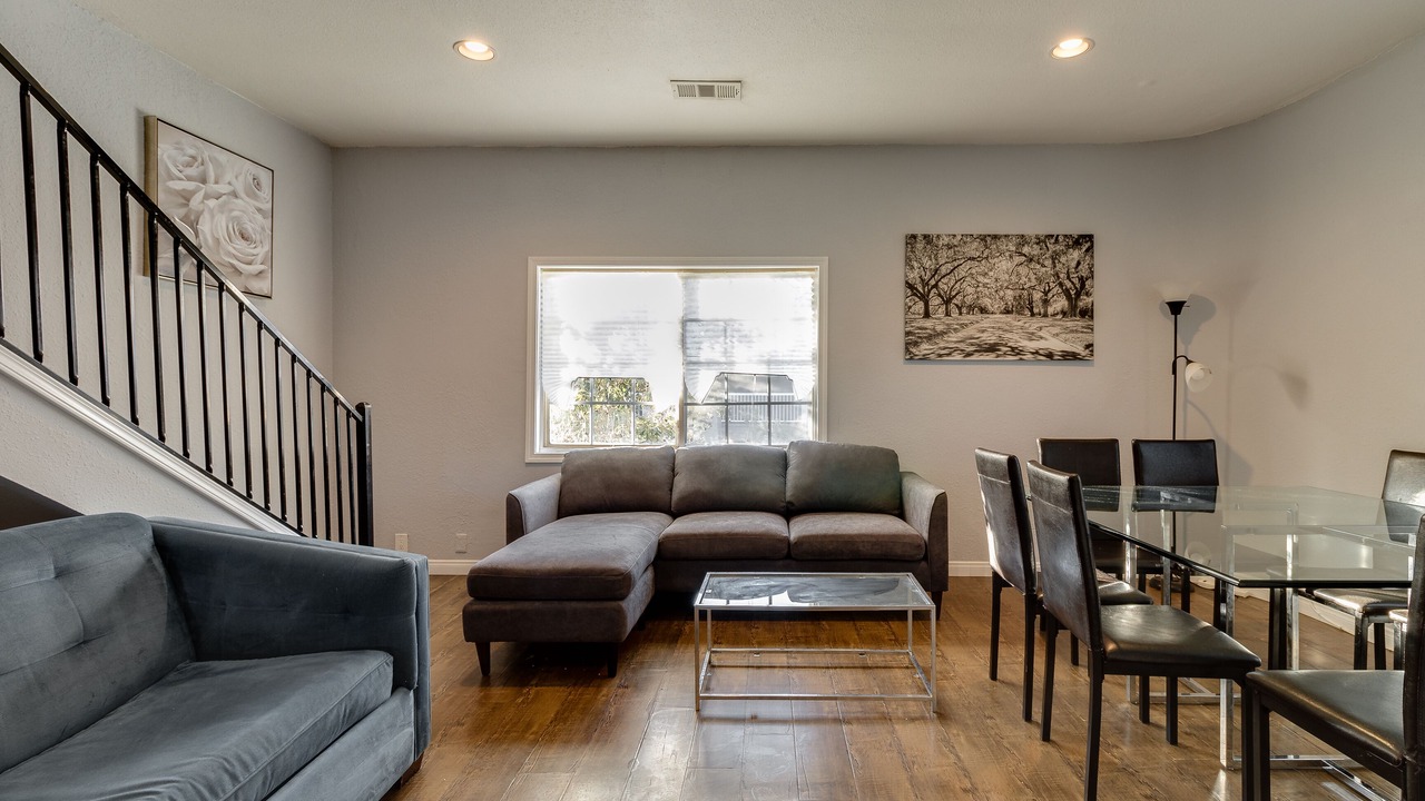 Photo of Livingroom in San Fernando