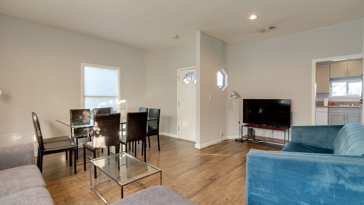 Photo of Livingroom in San Fernando