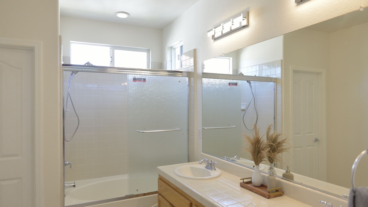 Photo of Bathroom in Regency Park