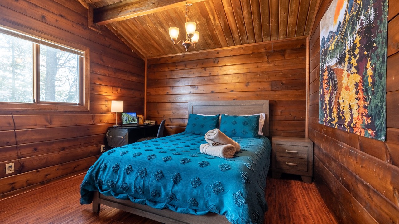Photo of Bedroom in Running Springs
