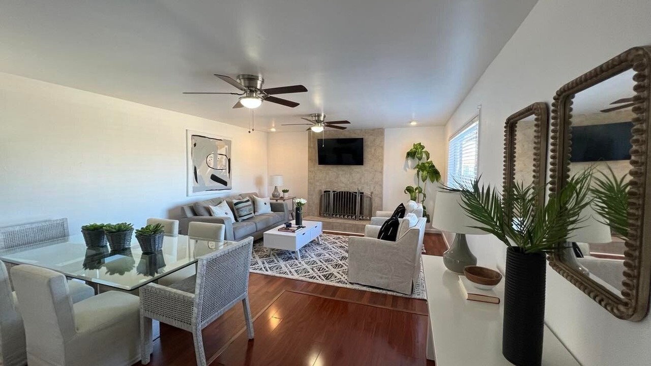 Photo of Livingroom in Old Towne