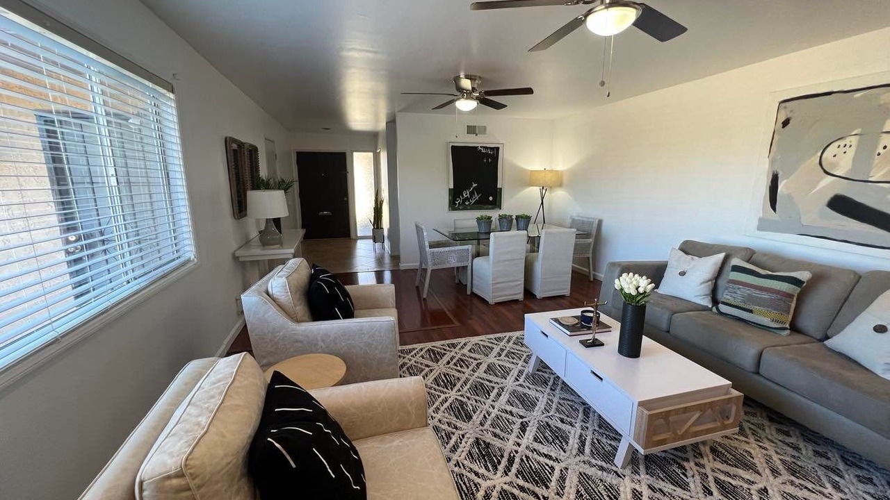 Photo of Livingroom in Old Towne