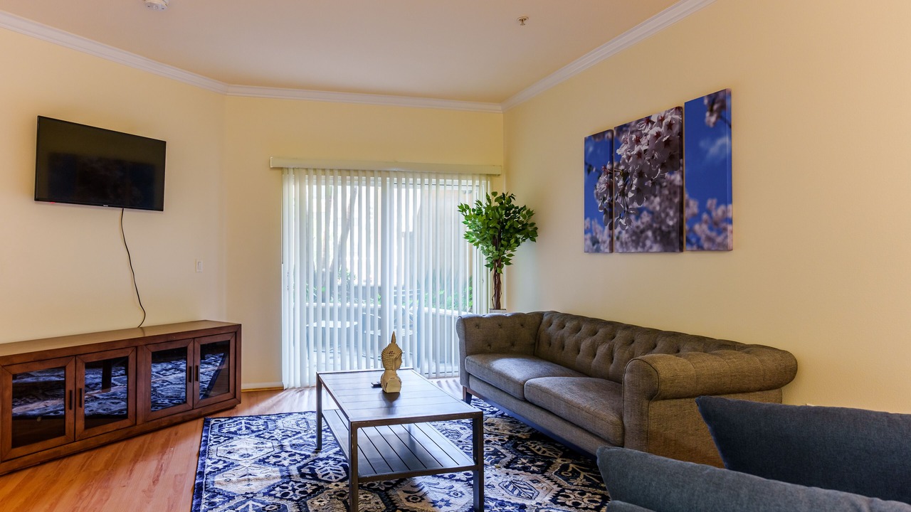 Photo of Livingroom in Wilshire