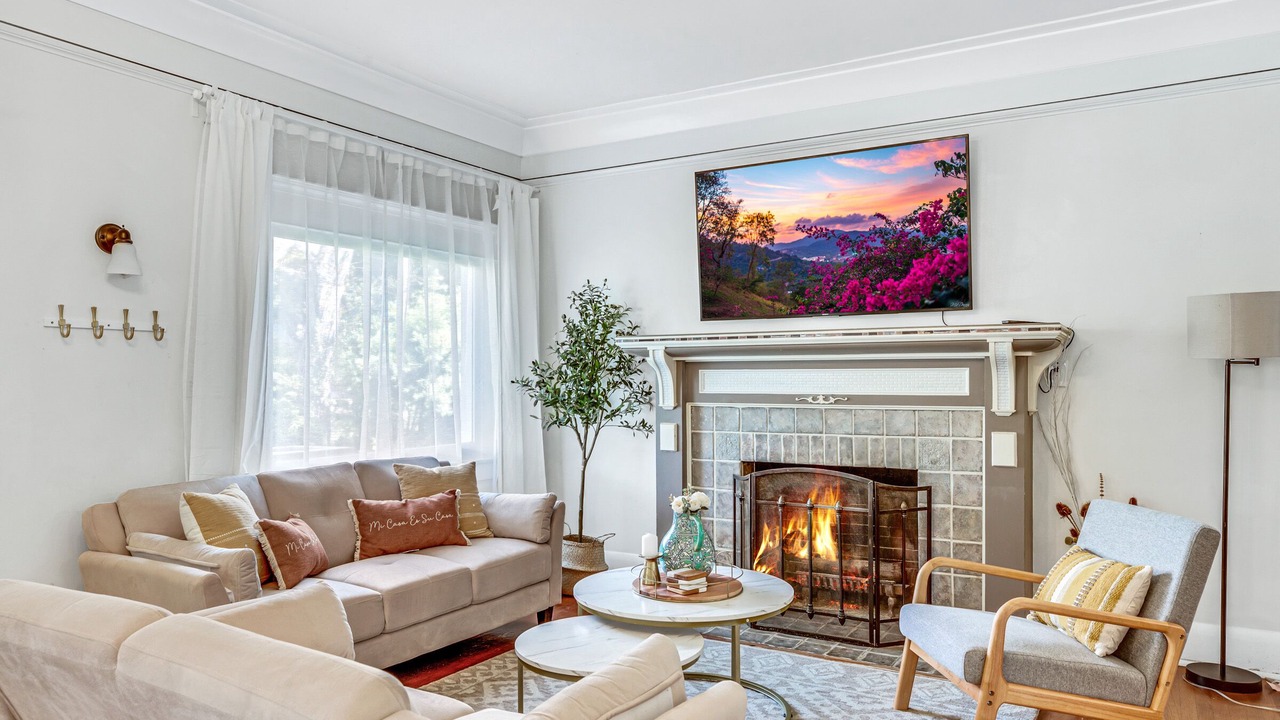Photo of Bedroom in Pasadena