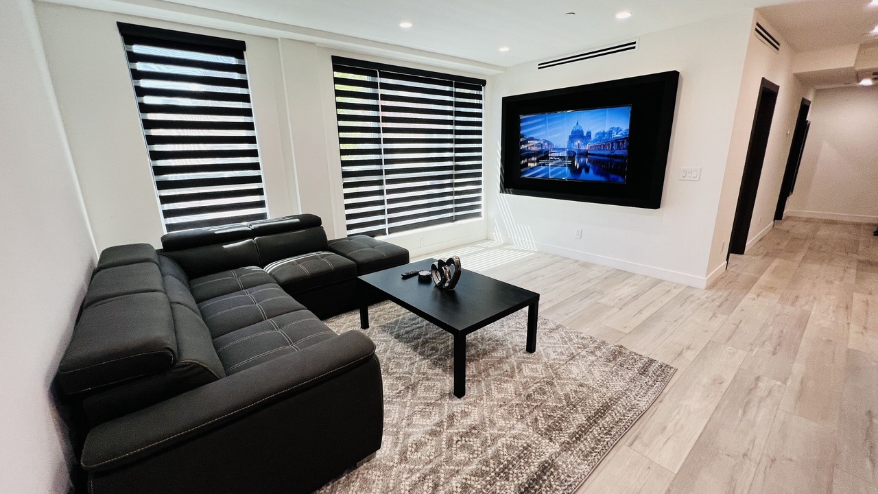 Photo of Livingroom in Van Nuys