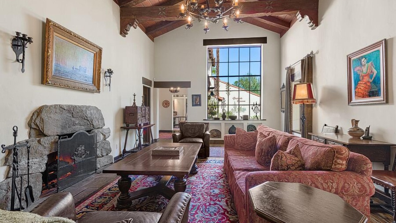 Photo of Livingroom in The Movie Colony
