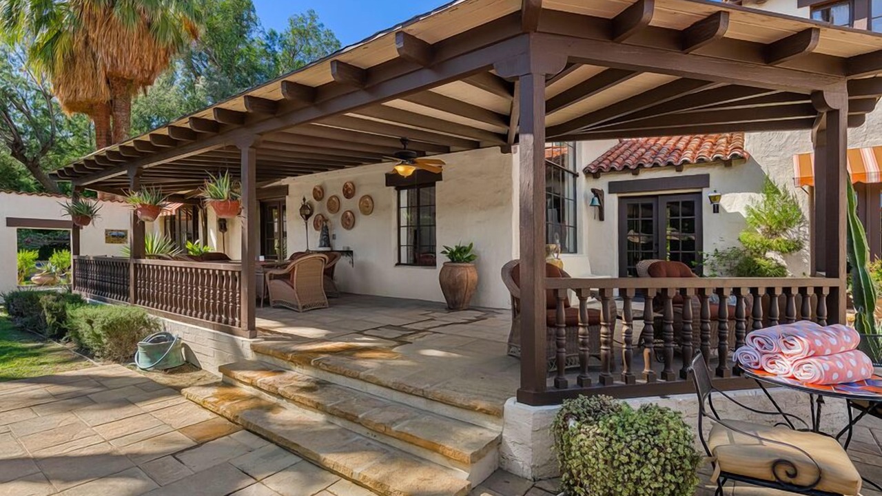 Photo of Patio Balcony in The Movie Colony