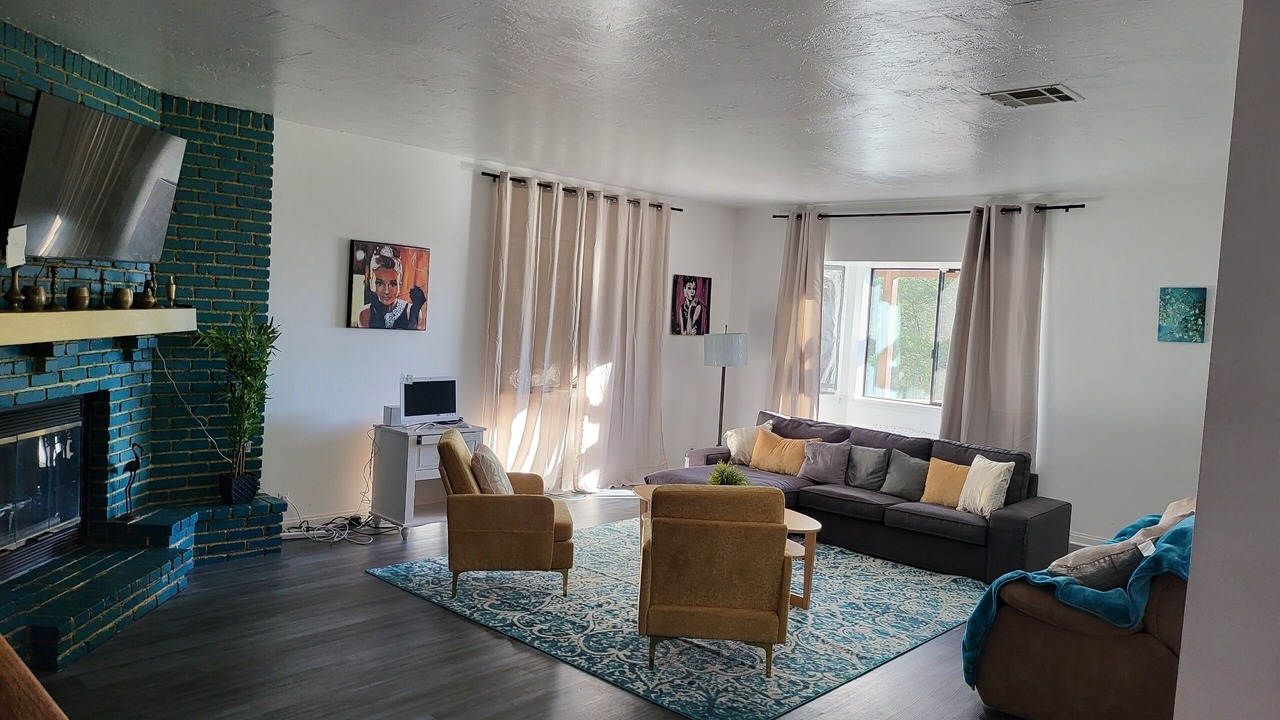 Photo of Livingroom in Agua Dulce