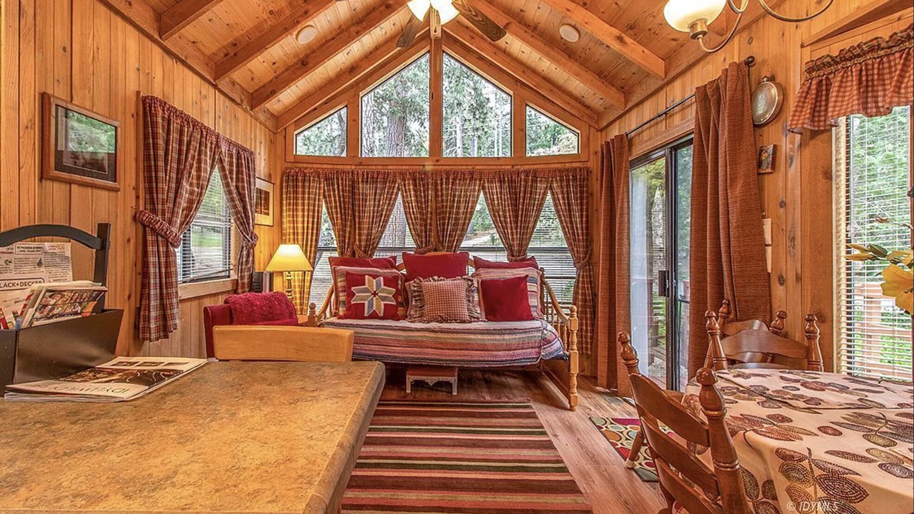 Photo of Bedroom in Idyllwild