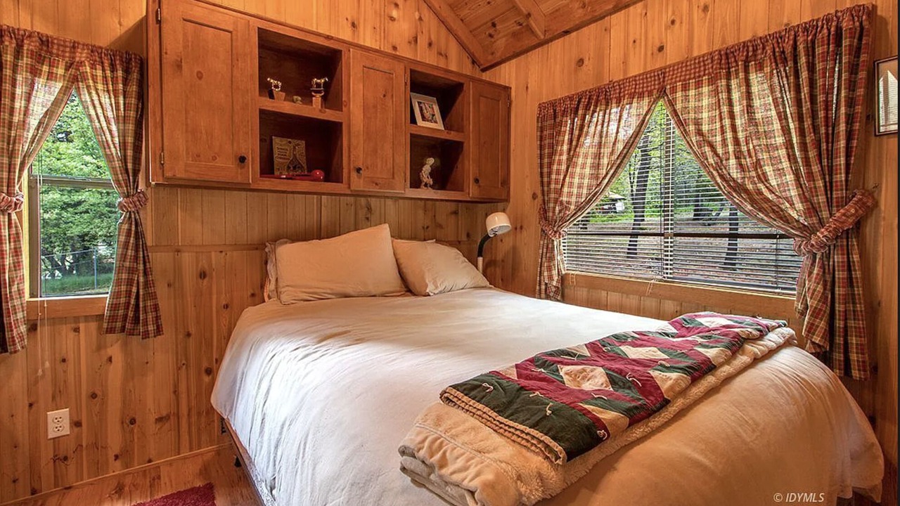 Photo of Bedroom in Idyllwild