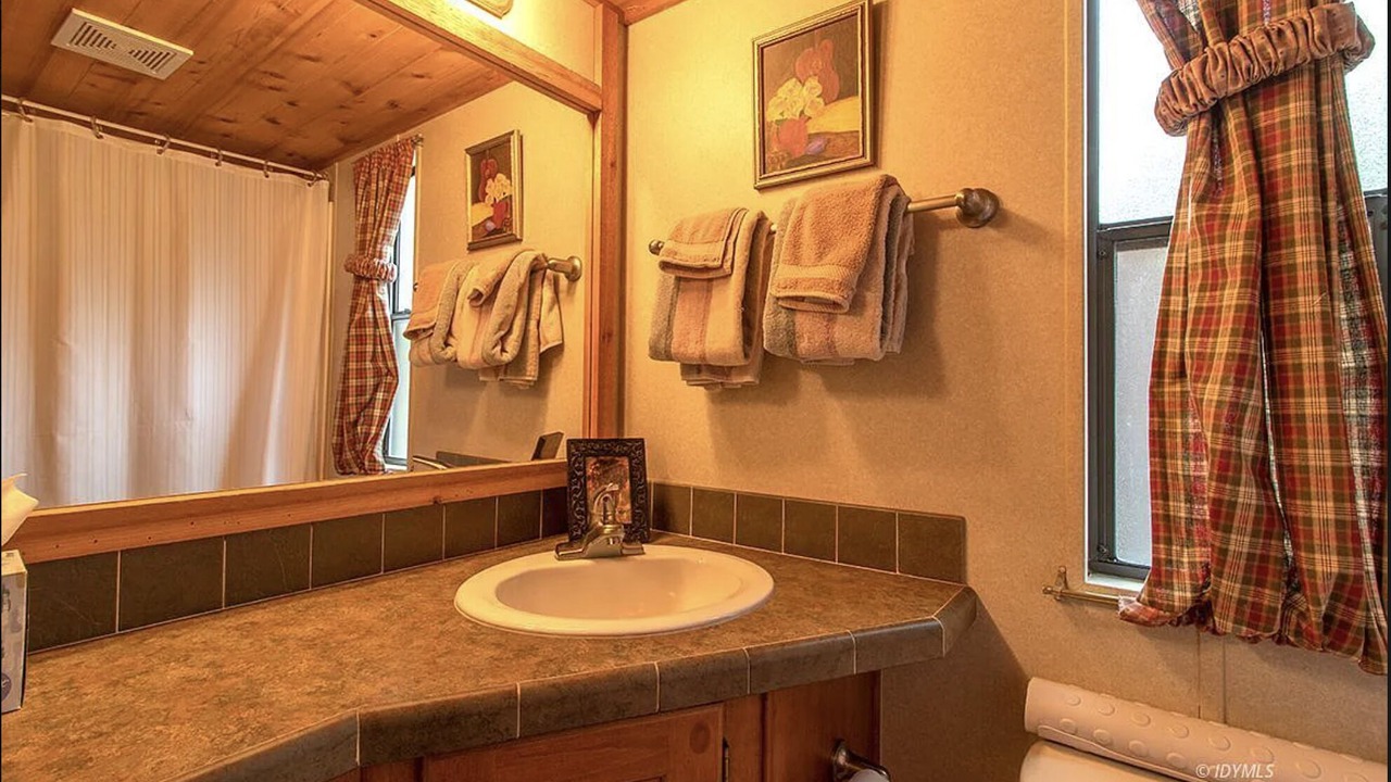 Photo of Bathroom in Idyllwild
