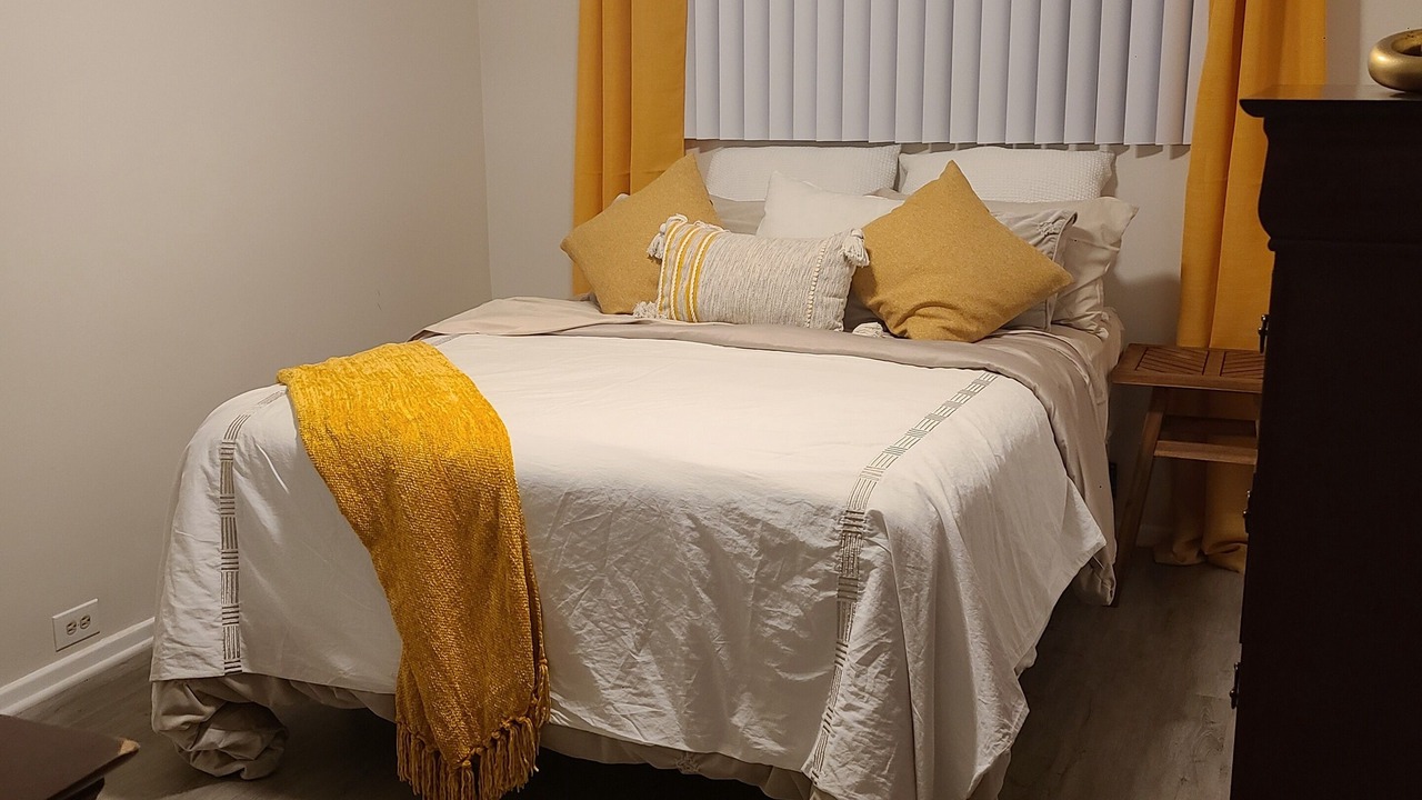 Photo of Bedroom in Bellflower