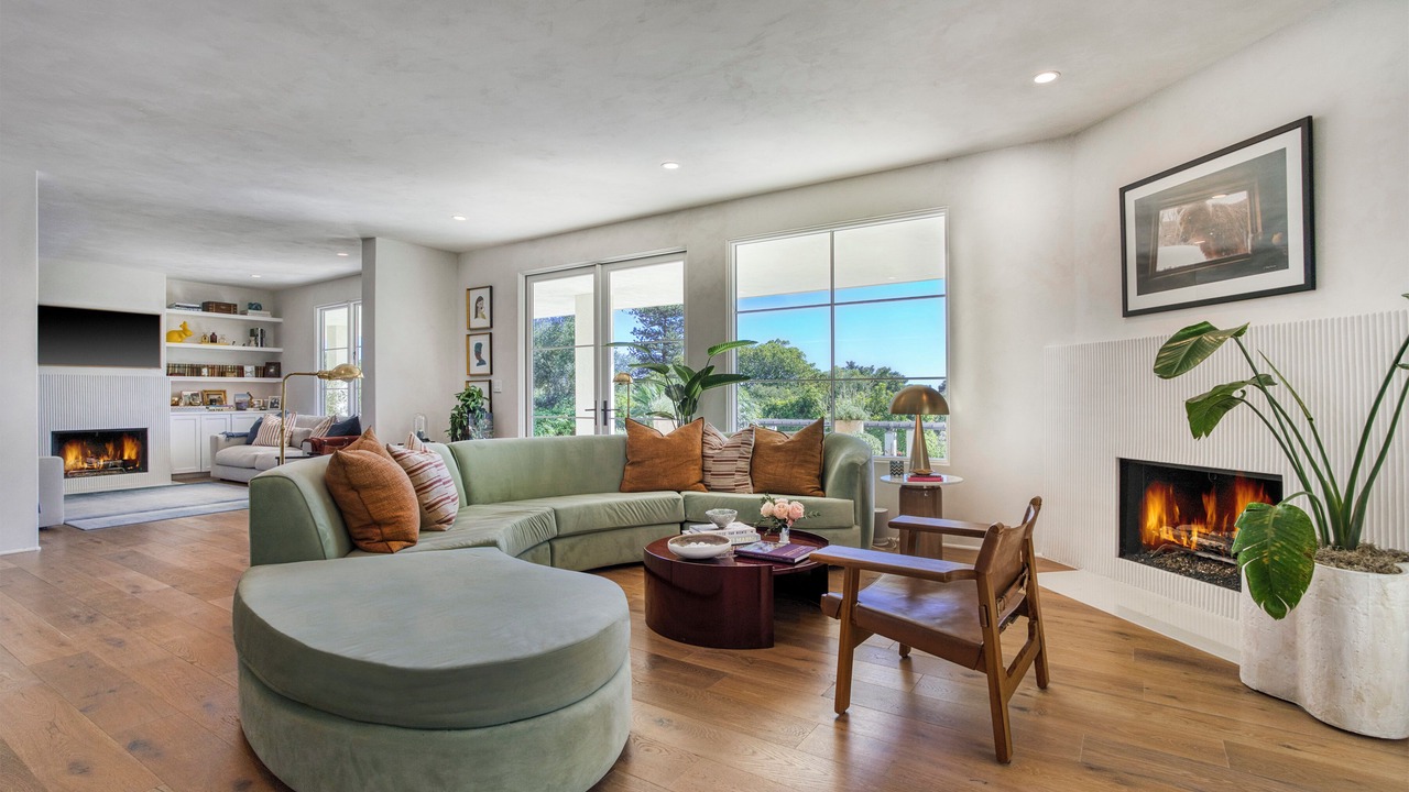 Photo of Livingroom in Golden Quadrangle