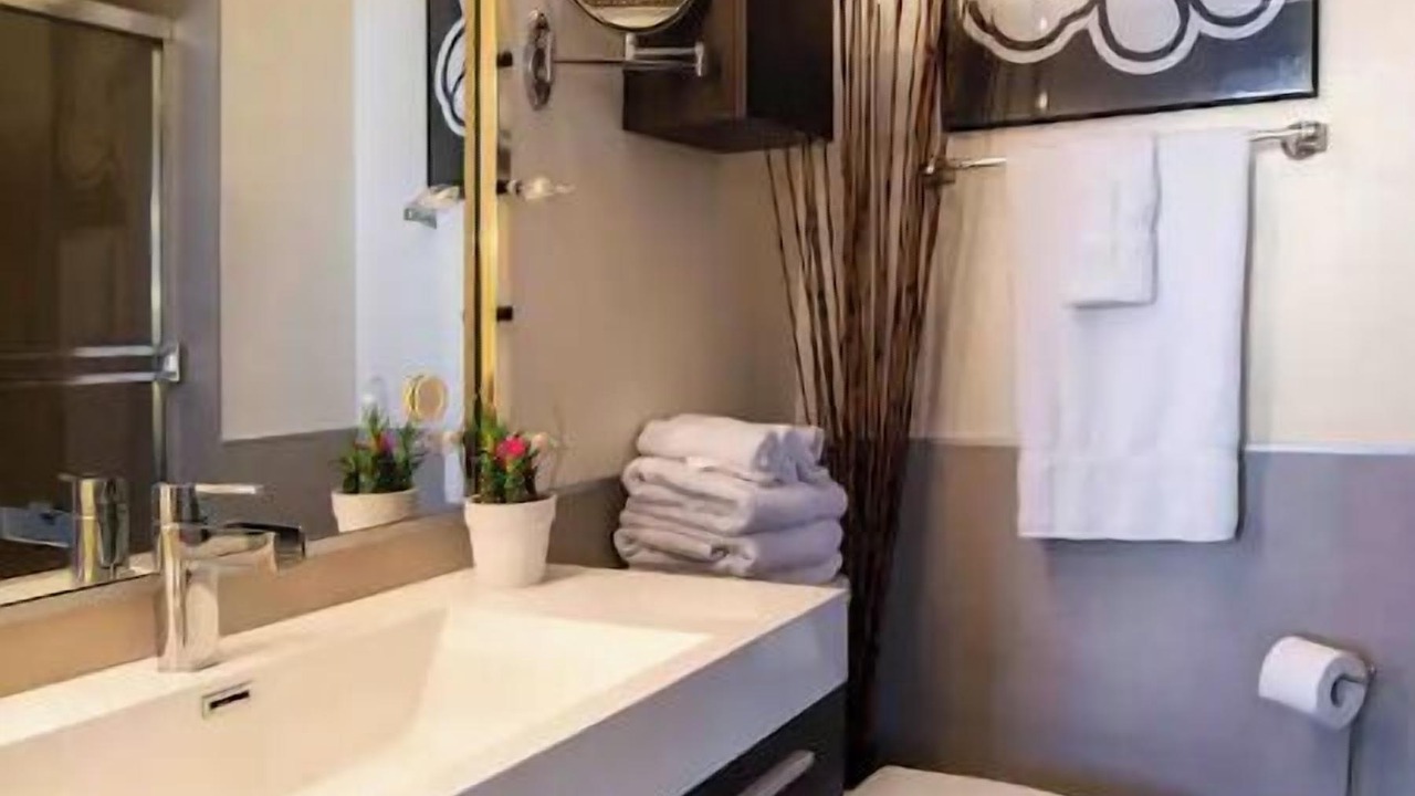 Photo of Bathroom in Beverly Grove
