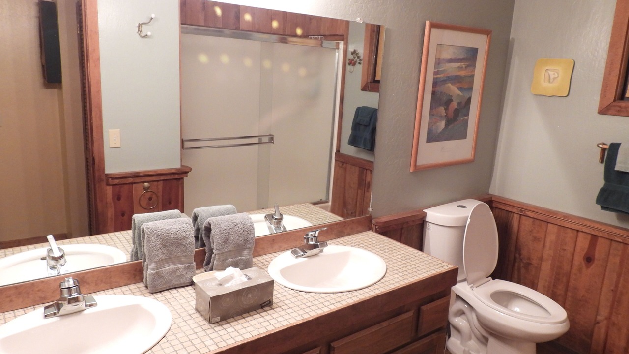 Photo of Bathroom in Kingswood Estates