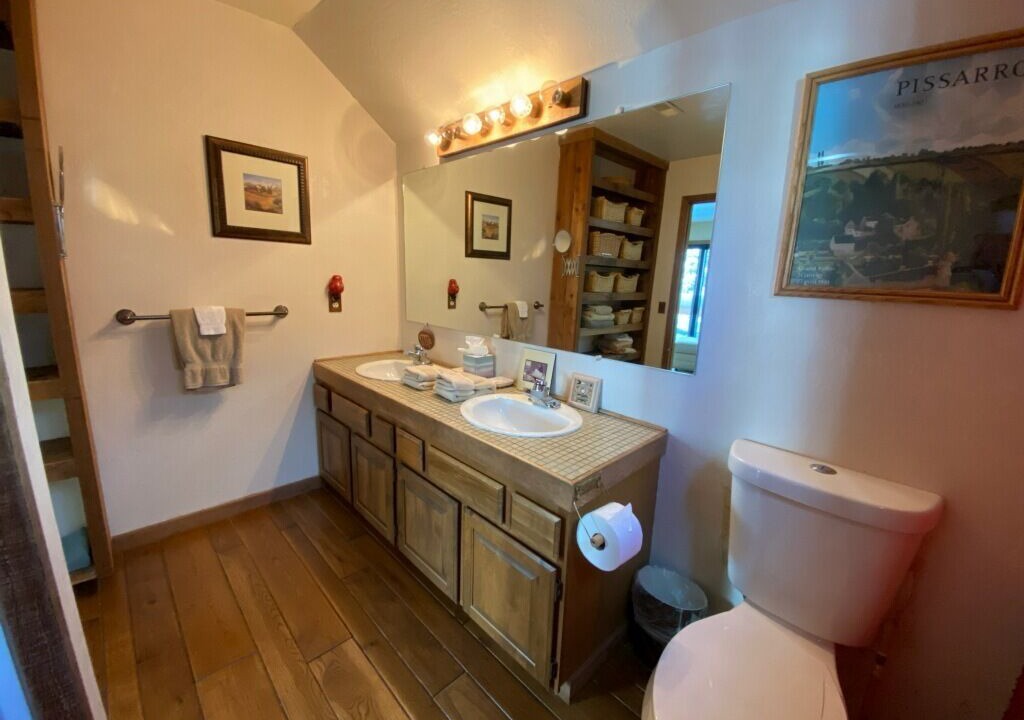 Photo of Bathroom in Kingswood Estates