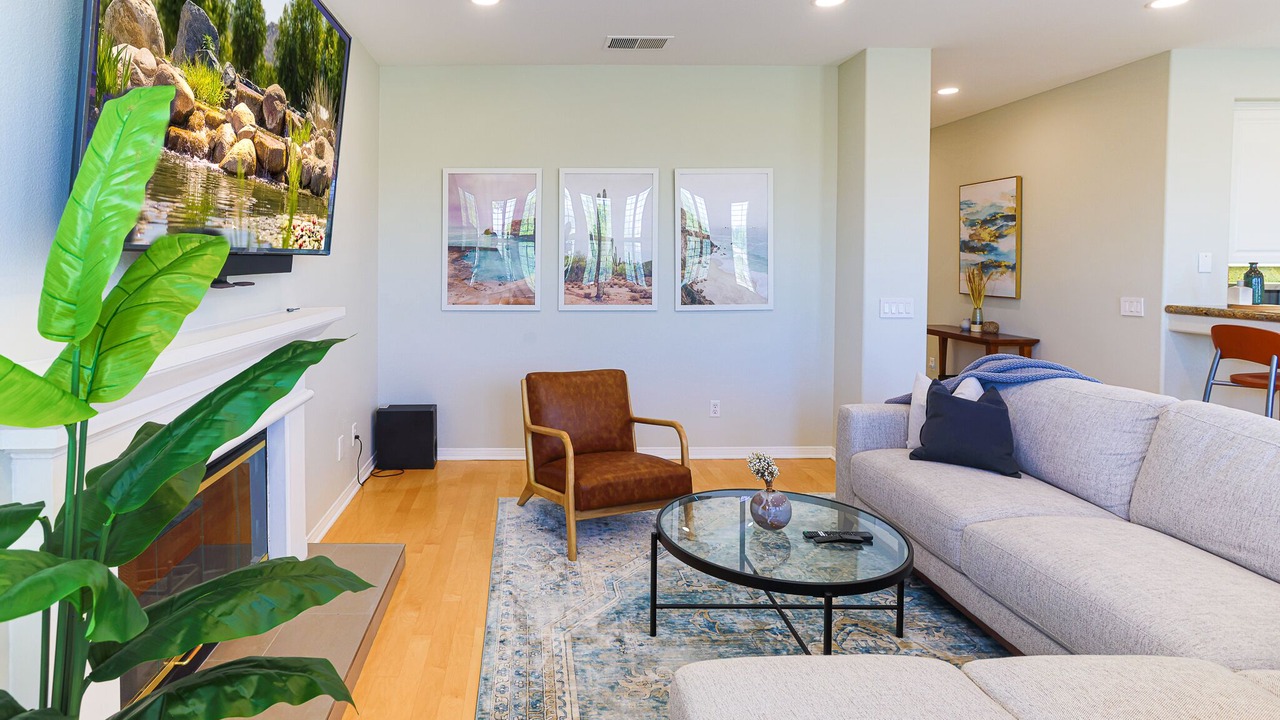Photo of Livingroom in Fullerton