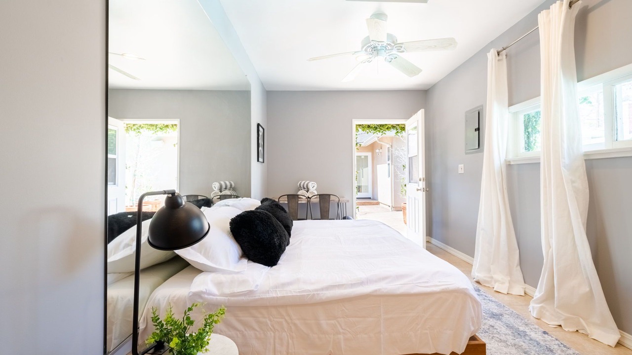 Photo of Bedroom in Sherman Oaks