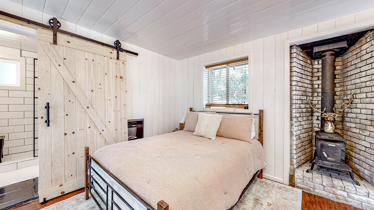 Photo of Bedroom in Idyllwild