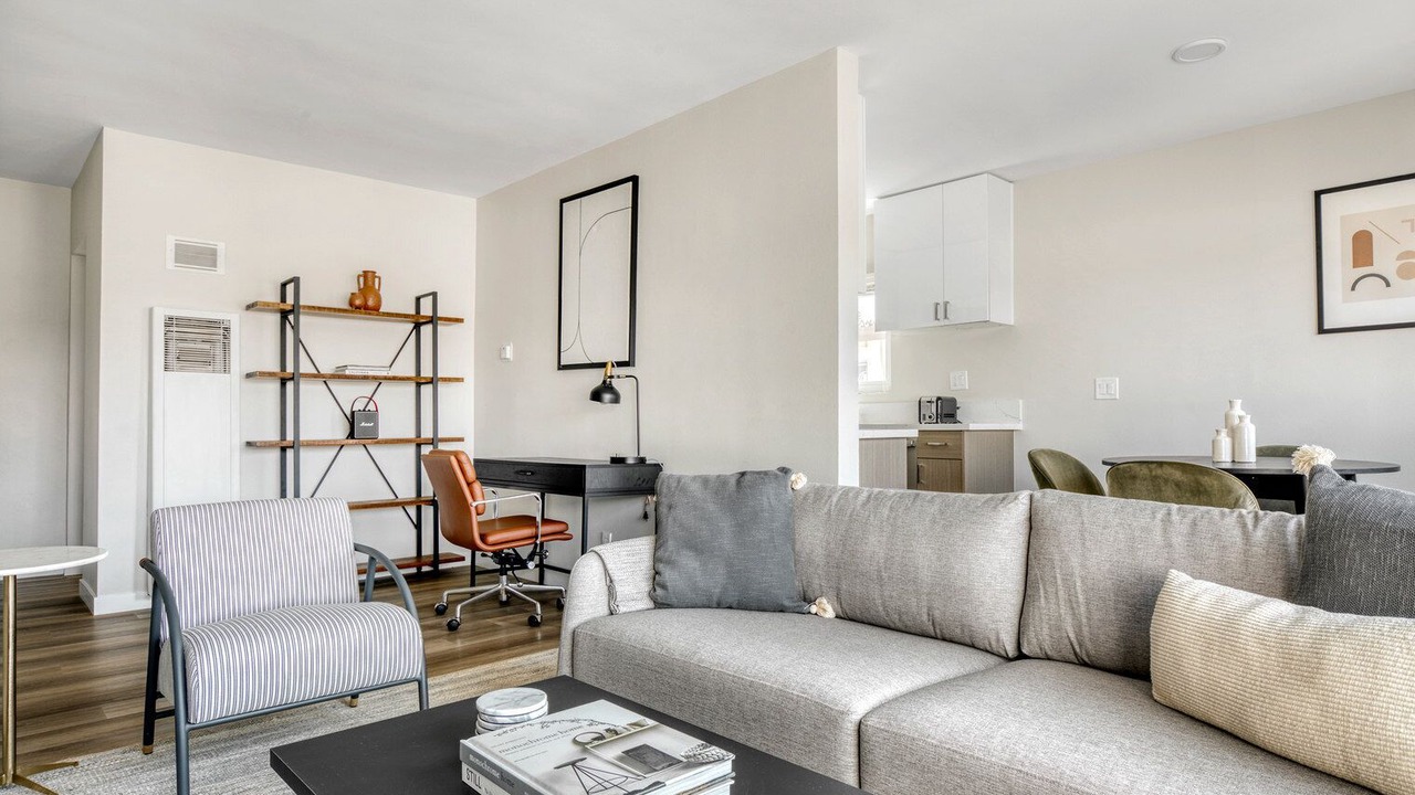 Photo of Livingroom in Delthorne