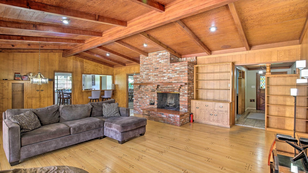 Photo of Livingroom in East Whittier
