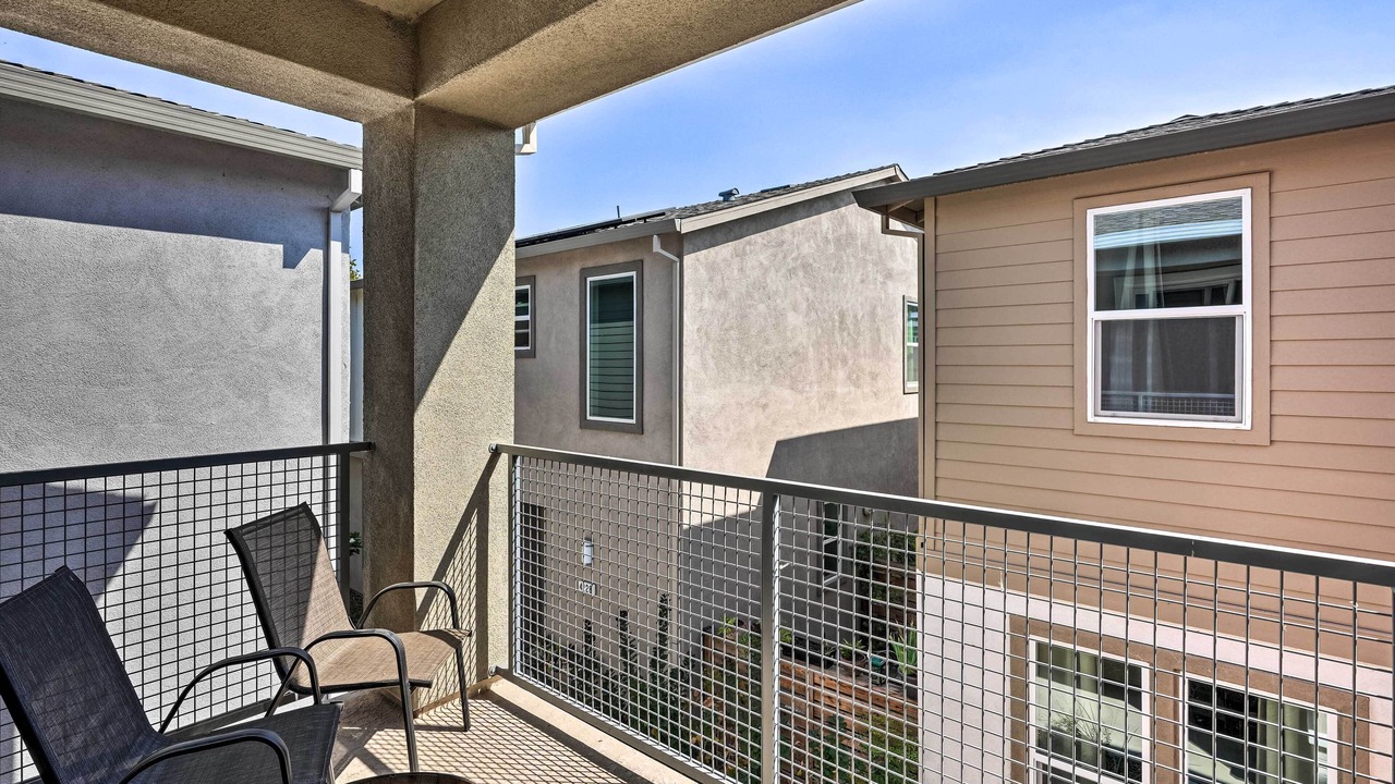 Photo of Patio Balcony in Hood