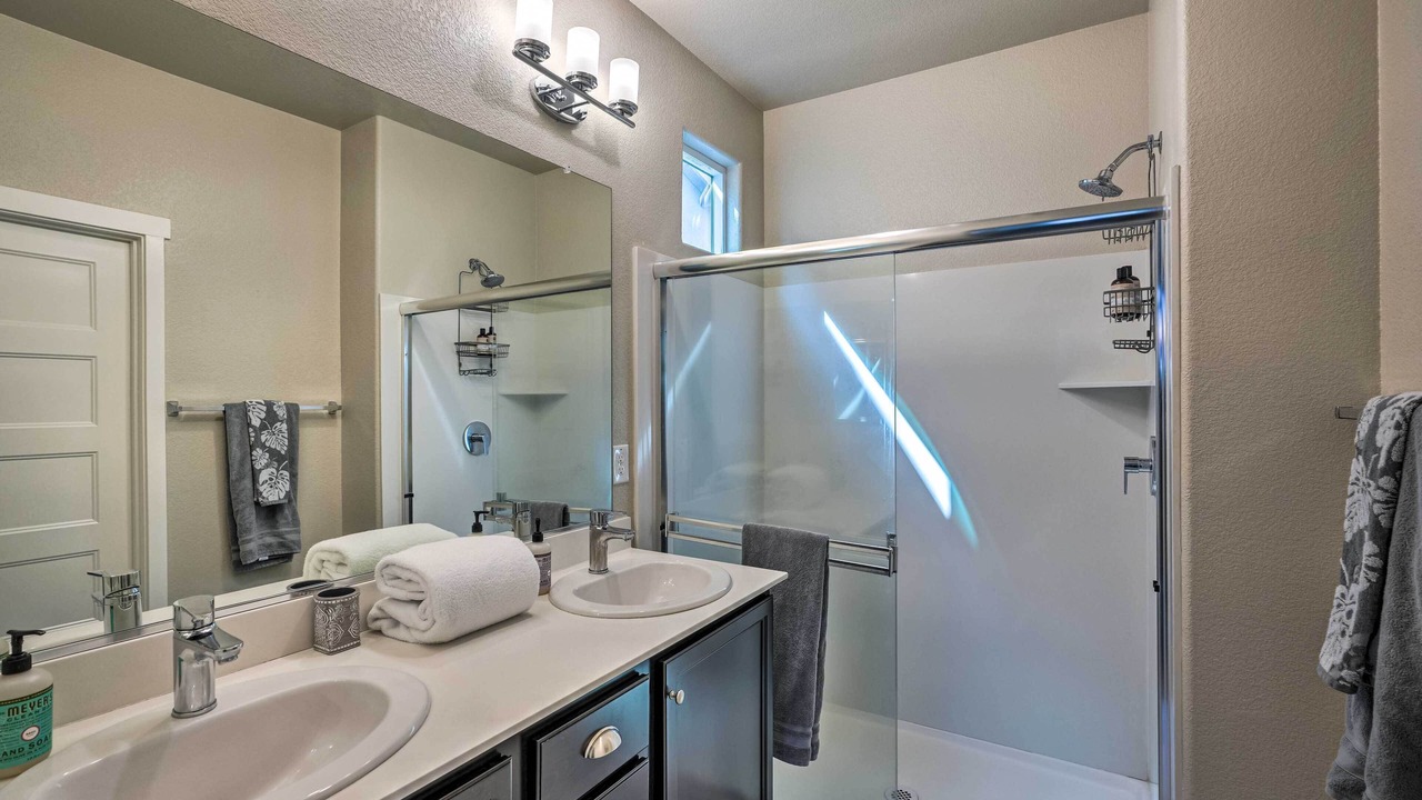 Photo of Bathroom in Hood
