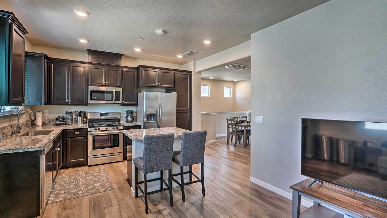 Photo of Kitchen in Hood