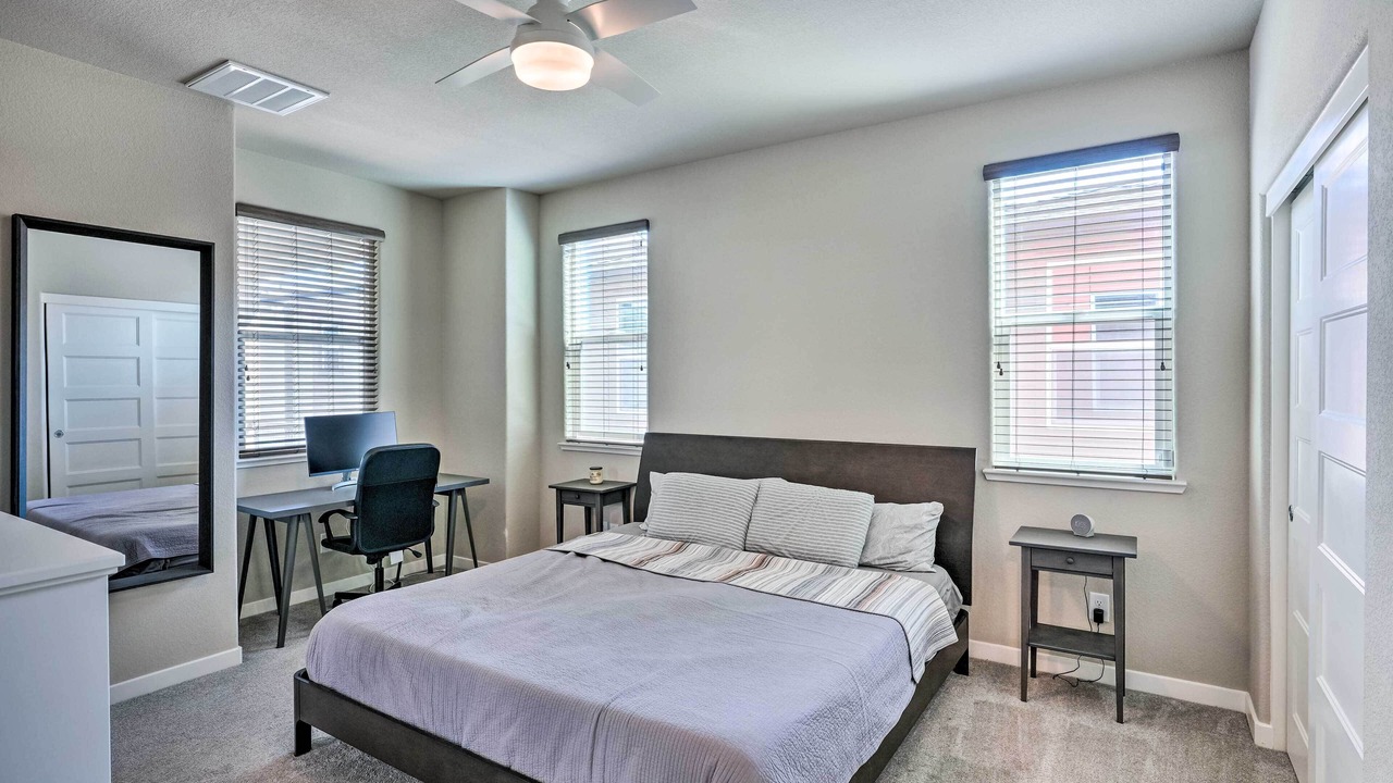 Photo of Bedroom in Hood