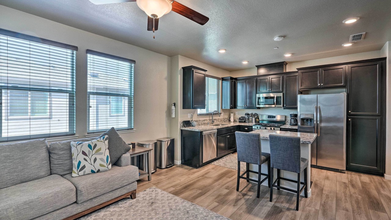 Photo of Kitchen in Hood