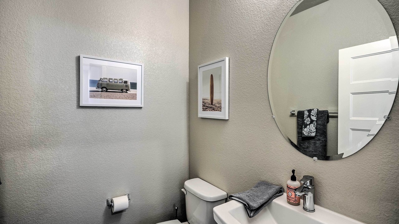 Photo of Bathroom in Hood