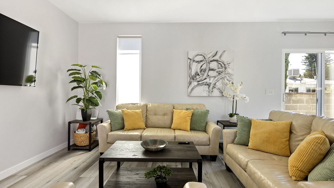 Photo of Livingroom in Valley Glen